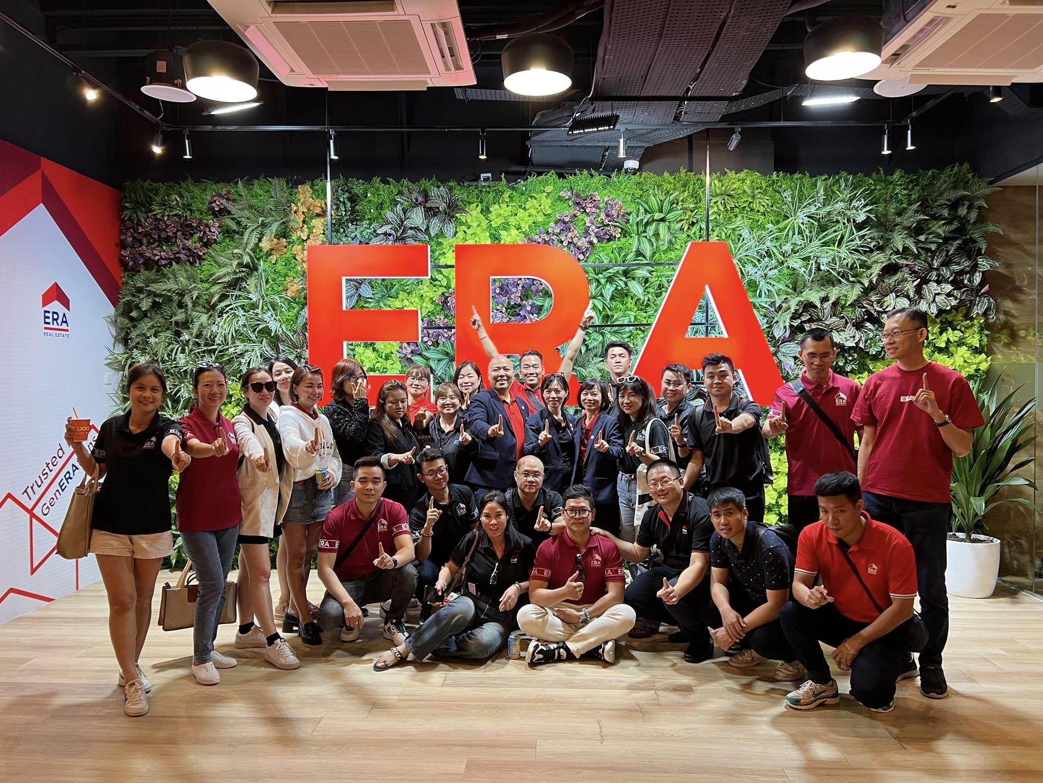 Read more about the article Đoàn ERA Việt Nam đến thăm trụ sở của Công ty “mẹ” là APAC Realty